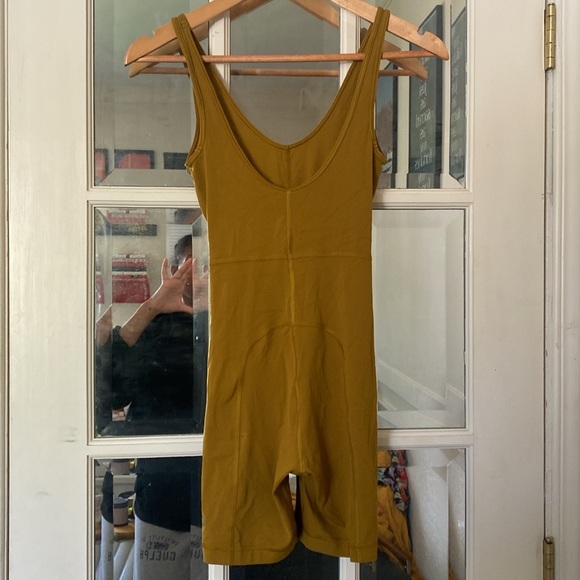 lululemon onesie/bodysuit - Picture 2 of 6